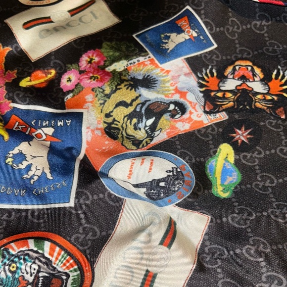 100% Gucci Silk Monogram Courrier Print Scarf - Picture 11 of 13